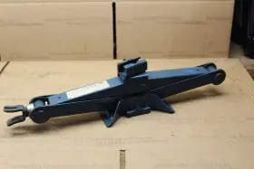 564.fd1g03 1999 2000 2001 2002 2003 2004 Ford Mustang Spare Tire Jack Lift