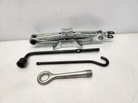 564.ac1m12 Acura 2012 Tl 3.7l / At Emergency Jack And Tools