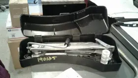 564.au1t04 Audi A8 2004 Jack 719879