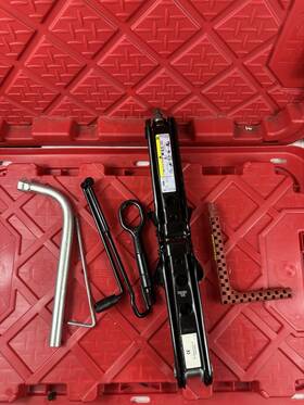 Audi 8a0011031a 2018-2023 Sq5 Emergency Spare Tire Jack With Tool Kit And Roof Rack Wrench