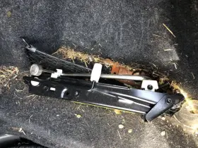 851892emergency Bmw 695.bm1p08 528i 2008 Tools Roadside Toolkit Jack And Lugwrench