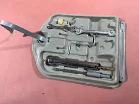 71111152109 Bmw E28 528e 524td 528i E30 M3 325i Trunk Spare Tool Kit Storage Tray Oem #88272