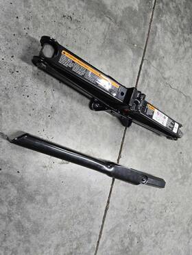 Buick 95089601 2013 - 2022 Encore Jack And Tool Kit Complete As Pictured Oem