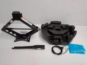 564.gm6124 Cadillac Scissor Jack With Tools From 2024 Xt6 11448625
