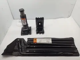 564.gm6523 Cadillac Bottle Jack And Tools From 2023 Escalade 12307917
