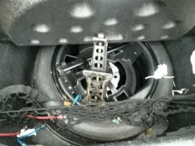 564.gm6m05 Cadillac Sts 2005 Jack 31923571 No Foam Tray Spare Tire