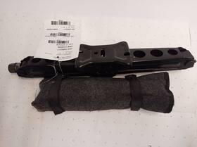Cadillac 564.gm6s17 2017 Ct6 Spare Tire Jack And Tools 12303608