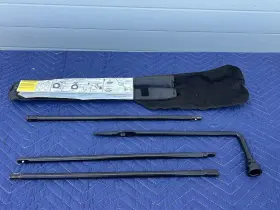 15056793 Chevrolet 2000-2006 Silverado Jack And Tool Kit Oem
