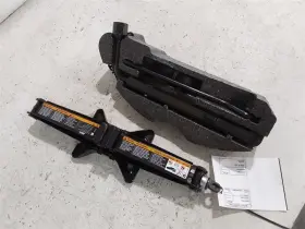 23175599 Chevrolet 2010-2015 Camaro Scissor Jack With Tools Kit Set Assembly Oem