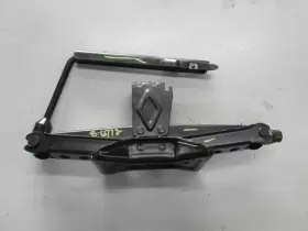 564.gm1d11 Chevrolet Traverse 2011 Jack