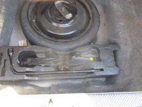 564.gm1g05 Chevrolet Cavalier 2005 Jack 1607536