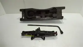 564.gm1g98 Chevrolet Jack And Tool Kit Fits 1998 Cavalier 613727