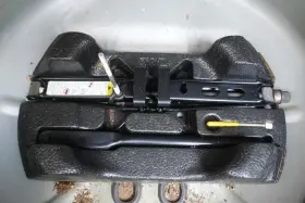 564.gm1o06 Chevrolet Jack Fits 2006 Impala 1991484