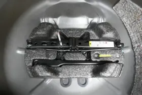 564.gm1o11 Chevrolet Jack Fits 2011 Impala 1776756