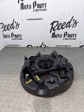 Chevrolet 564.gm1s15 2015 Chevy Caprice Spare Wheel And Tire Jack Package Tool Kit Oem 1173837