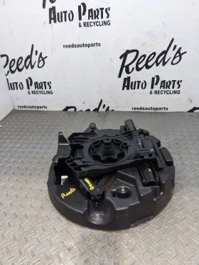 564.gm1s15 Chevrolet 2015 Chevy Caprice Spare Wheel And Tire Jack Package Tool Kit Oem 1173837