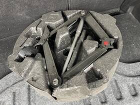 Chevrolet 695.gm1g20 Emergency Roadside Tools Toolkit 2020 Trax Jack Lugwrench 1028698