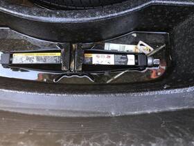 Chevrolet 695.gm1s15 2015 Chevy Impala Emergency Roadside Tool Factory Scissor Jack Only 896859