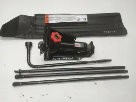 564.gm8326 Chevrolet Truck 2026 Silverado 2500 Jack And Spare Tire Tools 12893016