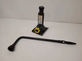 564.gm8b04 Chevrolet Truck 2000-2006 Tahoe Spare Tire Bottle Jack W Wrench
