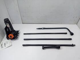 Chevrolet Truck 564.gm8b22 Bottle Jack With Spare Tire Tools From 2023 Silverado 3500 12069839