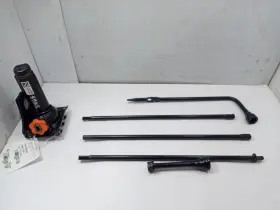564.gm8b22 Chevrolet Truck Bottle Jack With Spare Tire Tools From 2023 Silverado 3500 12069839