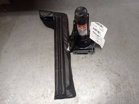 Chevrolet Truck 564.gm8e23 Bottle Jack With Spare Tire Tools From 2023 Chevy Tahoe 10509319