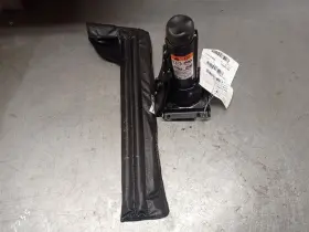 564.gm8e23 Chevrolet Truck Bottle Jack With Spare Tire Tools From 2023 Chevy Tahoe 10509319