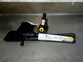 564.gm8j02 Chevrolet Truck Bottle Jack With Tools From 2002 Suburban 1500 6049793 564.gm8j02 Chevrolet Truck Bottle Jack With Tools From 2002 Suburban 1500 6049793