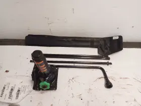 564.gm8n18 Chevrolet Truck Bottle Jack And Tools From 2018 Silverado 2500 12428757