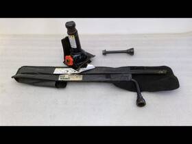 Chevrolet Truck 564.gm8o07 Jack And Tools Factory Kit Fits Silv35old 2007 414452