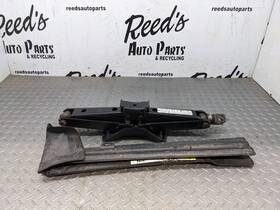 Chevrolet Truck 564.gm8t10 2007-2018 Chevy Express Van 1500 Spare Tire Emergency Jack And Tool 1154226