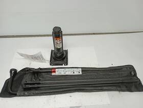 Chevrolet Truck 564.gm8z21 Bottle Jack With Tools From 2021 Suburban 1500 11796954