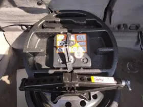 564.ch1e17 Chrysler Pacifica 2017 Jack 2661474