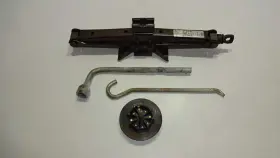 564.ch1j02 Chrysler Jack And Tool Kit Fits 01-02 Sebring 2dr Cpe 600769