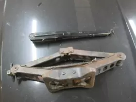 564.ch1k10 Chrysler Sebring 2010 Jack