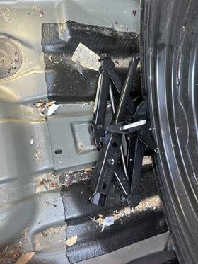 Chrysler 564.ch1u08 300 2008 Jack 104732367