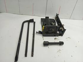 Dodge 564.ch8808 Jack With Tools From 2008 Ram 3500 12671887