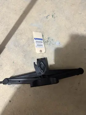 68068665ad Dodge Durango Scissor Jack