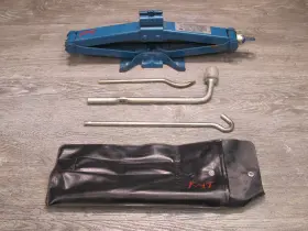 Mb857920 Dodge 91-99 Stealth 3000gt Spare Tire Lift Jack Wrench Tool Kit Set W Bag Oem