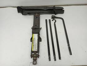 Dodge Truck 564.ch8502 Scissor Jack With Tools From 2002 Ram 1500 11508959