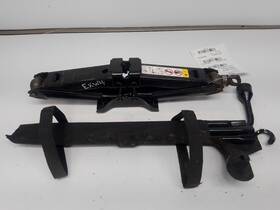 Dodge Truck 564.ch8m15 Scissor Jack With Tools From 2015 Ram 1500 11401330