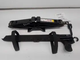 564.ch8m15 Dodge Truck Scissor Jack With Tools From 2015 Ram 1500 11401330