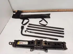 564.ch8r23 Dodge Truck 2023 Ram 1500 Jack And Spare Tire Tools 12521199