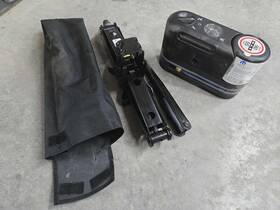 Dodge Trucks 4271855aa 2009 - 2020 Caravan Jack And Tool Kit With Tire Inflator Oem
