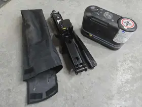 4271855aa Dodge Trucks 2009 - 2020 Caravan Jack And Tool Kit With Tire Inflator Oem 4271855aa Dodge Trucks 2009 - 2020 Caravan Jack And Tool Kit With Tire Inflator Oem