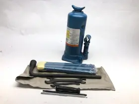 5129666aa Dodge Trucks 2003 - 2004 Sprinter 2500 Emergency Spare Tire Bottle Jack And Tool Kit Oem
