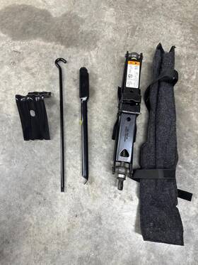 Ford 4l2z17080aa 2004 - 2010 Mountaineer Explorer Jack And Tool Kit Complete As Pictured Oem