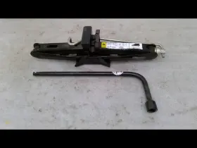 564.fd1117 Ford Jack And Tools Factory Kit Fits Transcnct 2017 411020