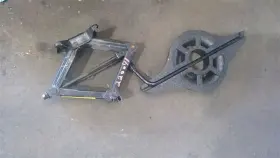 564.fd1f06 Ford Focus 2006 Jack 883799